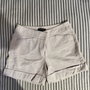 White House Black Market Beige Shorts and Patterned Bronze Silver Tank Size Sm